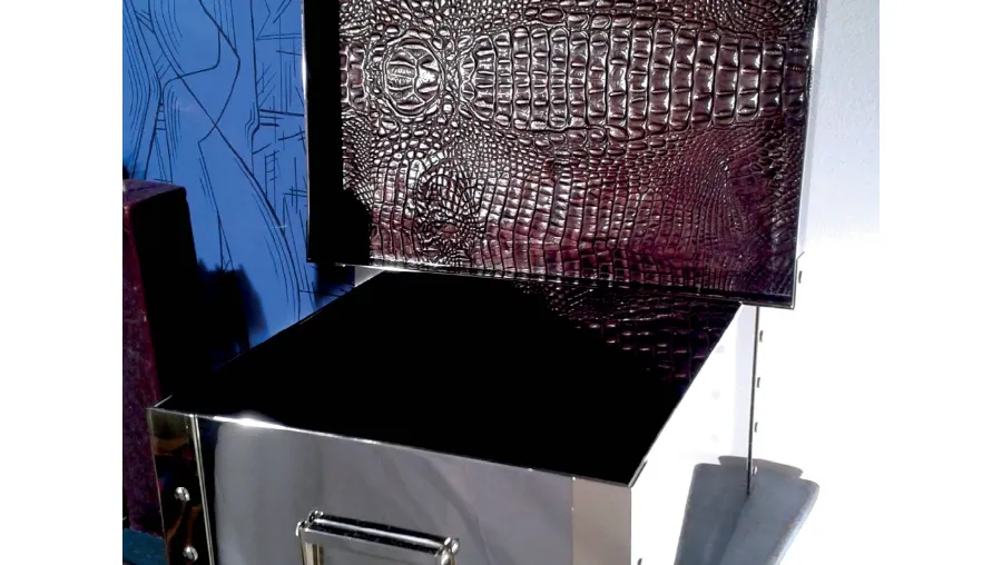 picture 2 Elegant nickel-plated box with crocodile leather covering