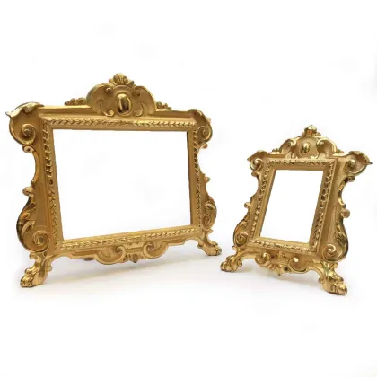 Zdjęcie Para złotych kartaglorii z XIX wieku o różnych rozmiarach