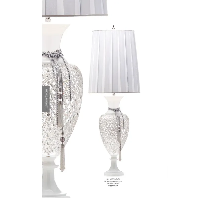 obrazek 1 Lampa stołowa z białego i przezroczystego ręcznie wycinanego włoskiego kryształu i abażuru z białym szyfonem - Il Paralume Marina