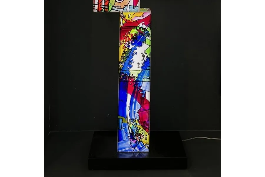 obrazek 1 Wspaniała ledowa lampa grawitacyjna "Obiekt 5488" - doskonała dekoracja do salonu