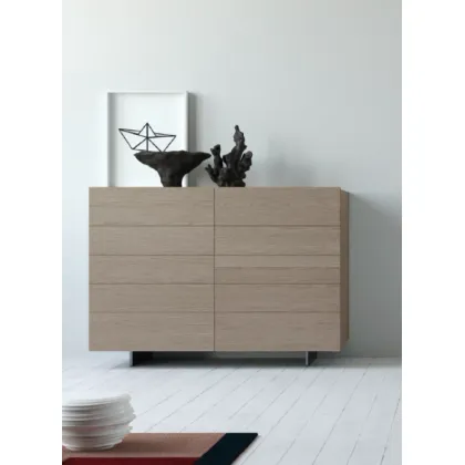 Zdjęcie Elegancki, dwudrzwiowy kredens z drewnianymi nóżkami - Fratelli Mirandola