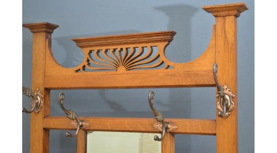 obrazek 3 Stylowy stojak dębowy Arts and Crafts z rzeźbionymi dekoracjami słonecznymi na górze