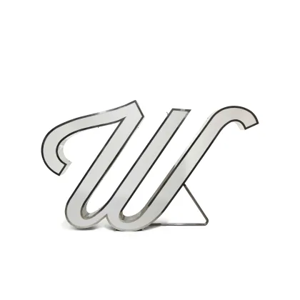 Zdjęcie Luksusowa lampa w kształcie litery W