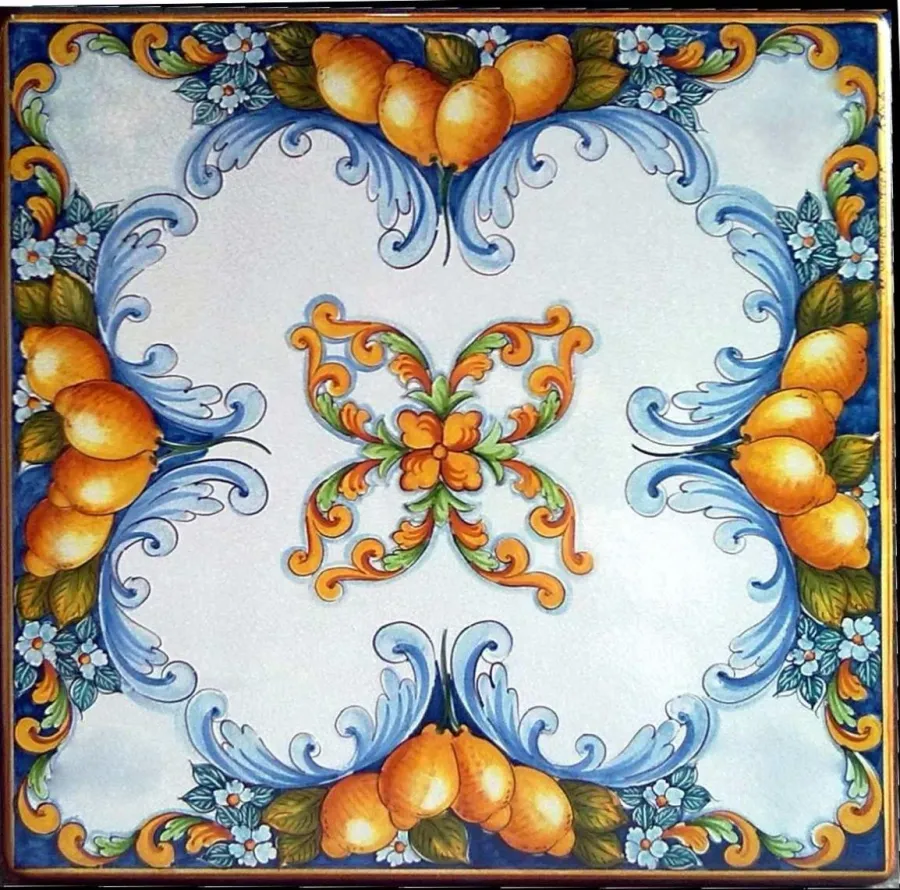 obrazek 1 Kwadratowy blat ogrodowy z lawy zdobiony owocowym ornamentem – Ceramiche Valchida
