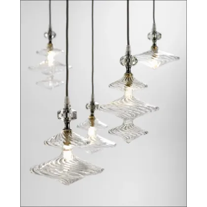 Zdjęcie Ekskluzywny żyrandol złożony z 12 dmuchanych i kształtowanych elementów szklanych z wewnętrznym oświetleniem – Il Paralume Marina