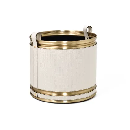 Picture A brilliant container made of leather