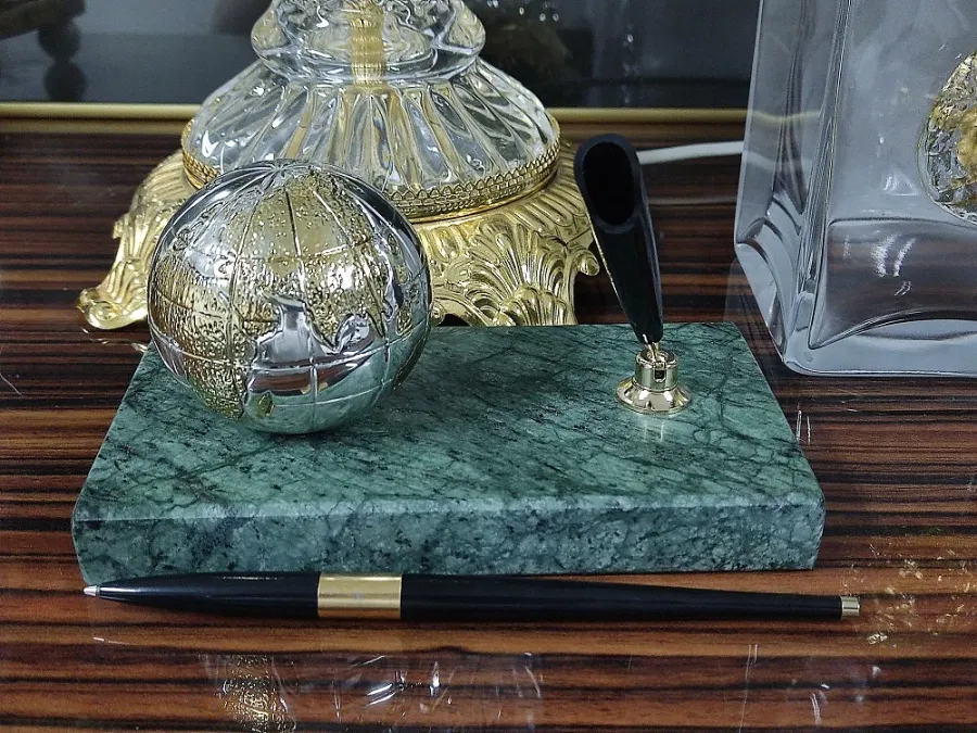 obrazek 5 Ozdobny globus z długopisem na marmurowej podstawie - ArtBe