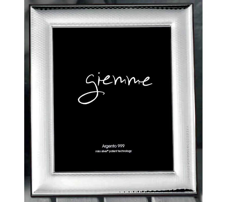 obrazek 1 Srebrna ramka na zdjęcia 13х18 cm o klasycznym wzornictwie