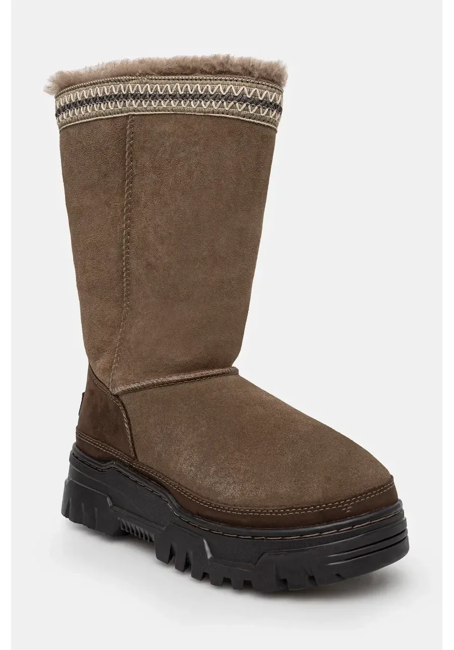 obrazek 1 UGG śniegowce Classic Tall Trailgazer kolor brązowy 1158323-HCK