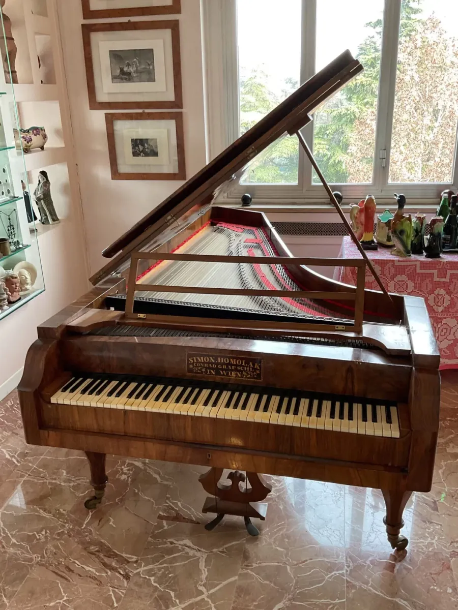 obrazek 1 Elegancki antyczny fortepian z XIX wieku