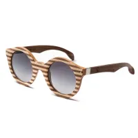 Picture Luxurious wooden glasses made of walnut and maple - Legno Light