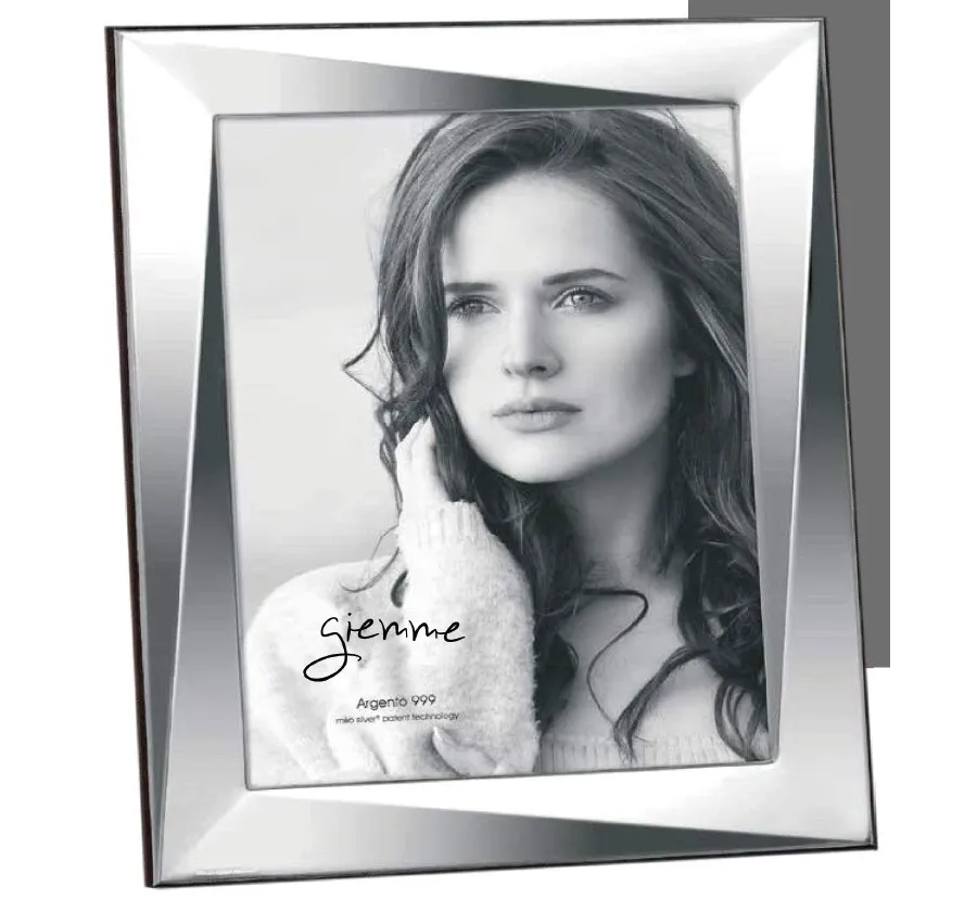 picture 1 A unique silver photo frame 13x18 cm with a triangular design