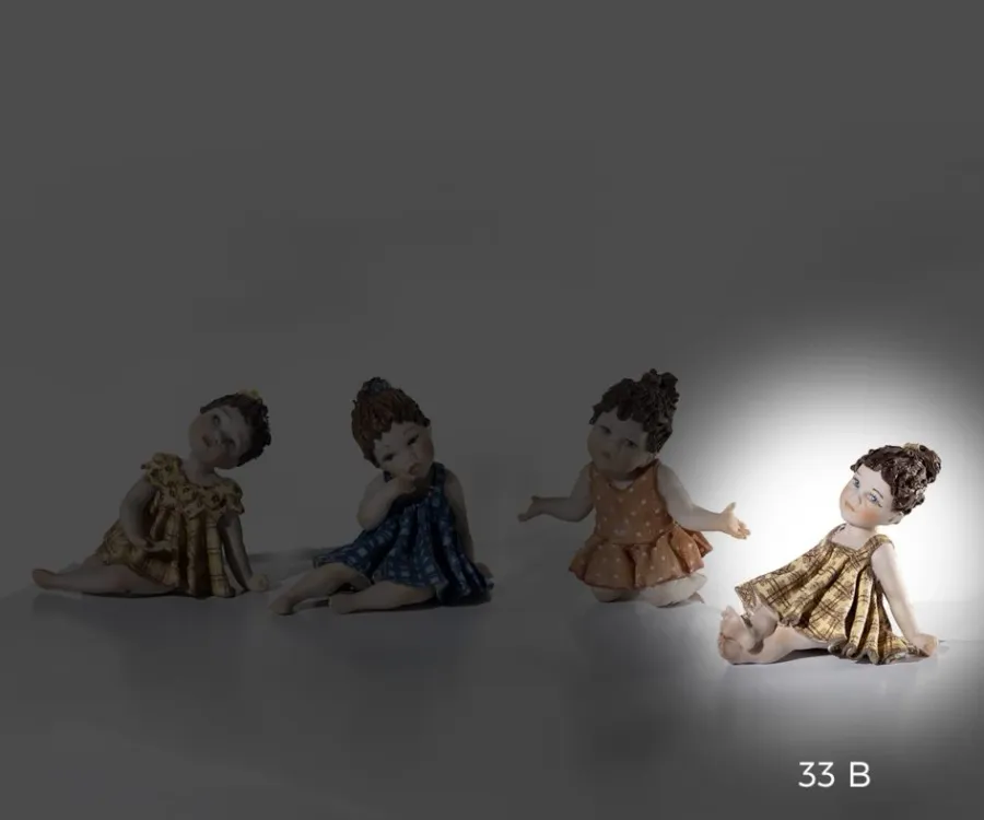obrazek 1 Porcelanowa figurka dziewczynki w żółtej sukience - Sibania