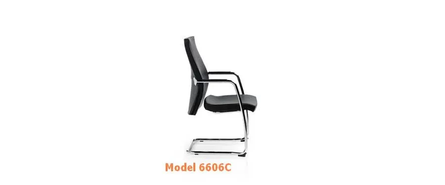 picture 3 Black leather armchair on wheels