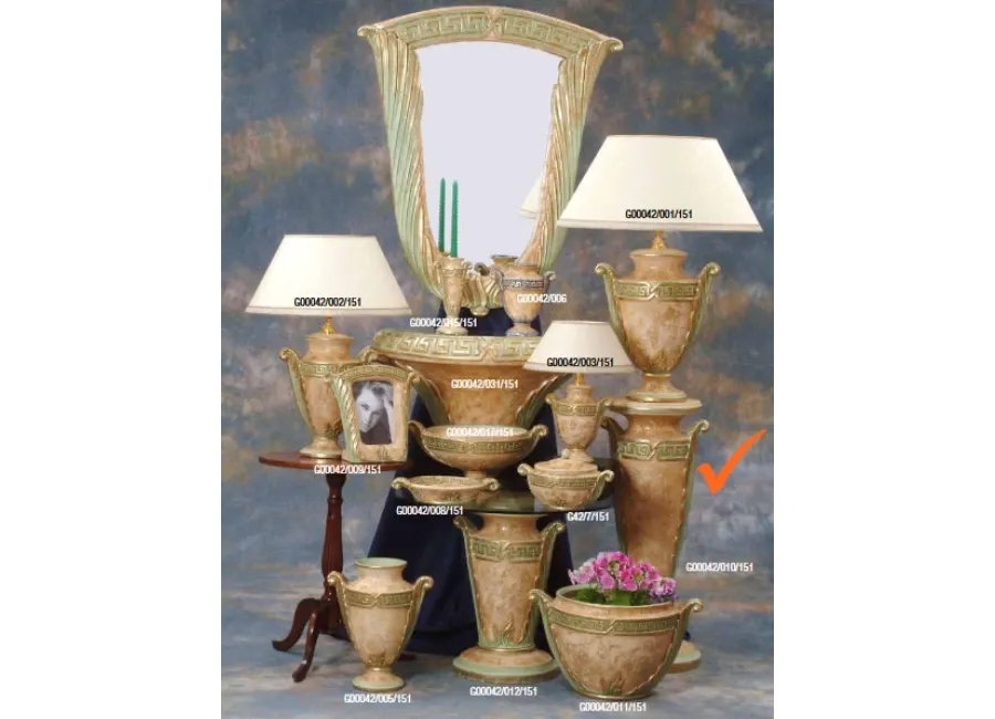picture 1 A chic ceramic column for the living room