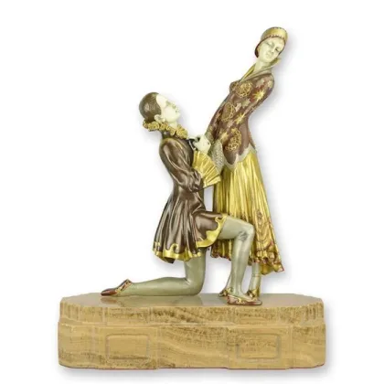 Zdjęcie Luksusowa brązowa rzeźba zakochanej pary