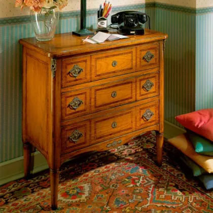 Zdjęcie Oryginalna komoda w stylu antycznym