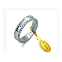 Picture Luxurious ring made of white gold