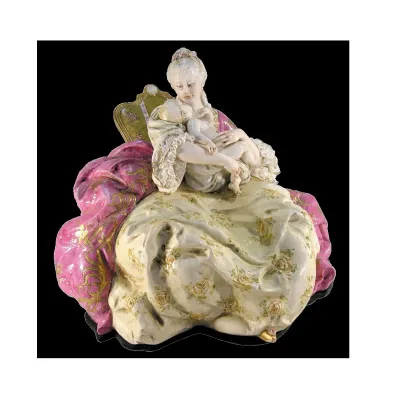 Zdjęcie Figurka z porcelany - kobieta z dzieckiem