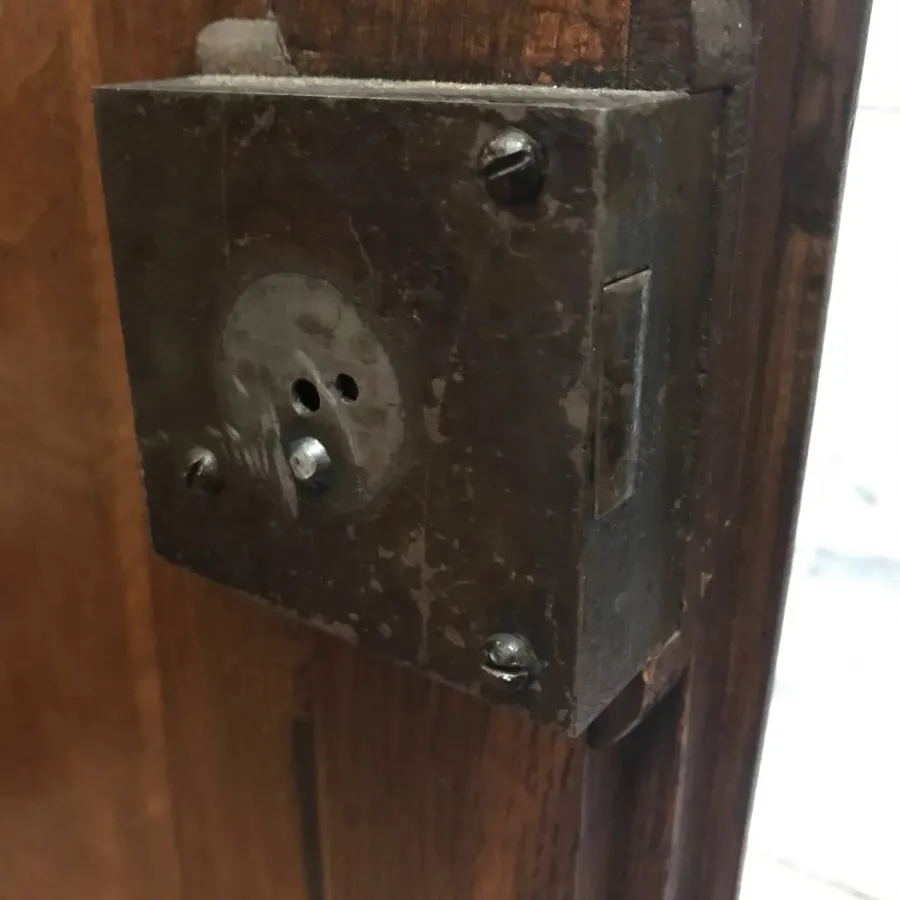 obrazek 8 Kredens z dwudrzwiową nadstawką mahoniową z dwiema szufladami pochodzenia francuskiego
