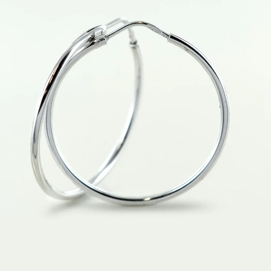 obrazek 4 Cienkie okrągłe kolczyki z białego złota (32 mm)