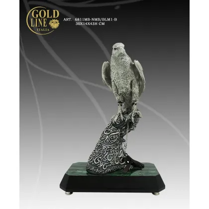 Zdjęcie Szykowny orzeł na czarnej podstawce