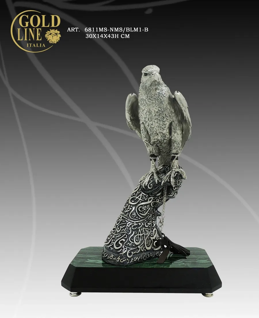 obrazek 1 Szykowny orzeł na czarnej podstawce