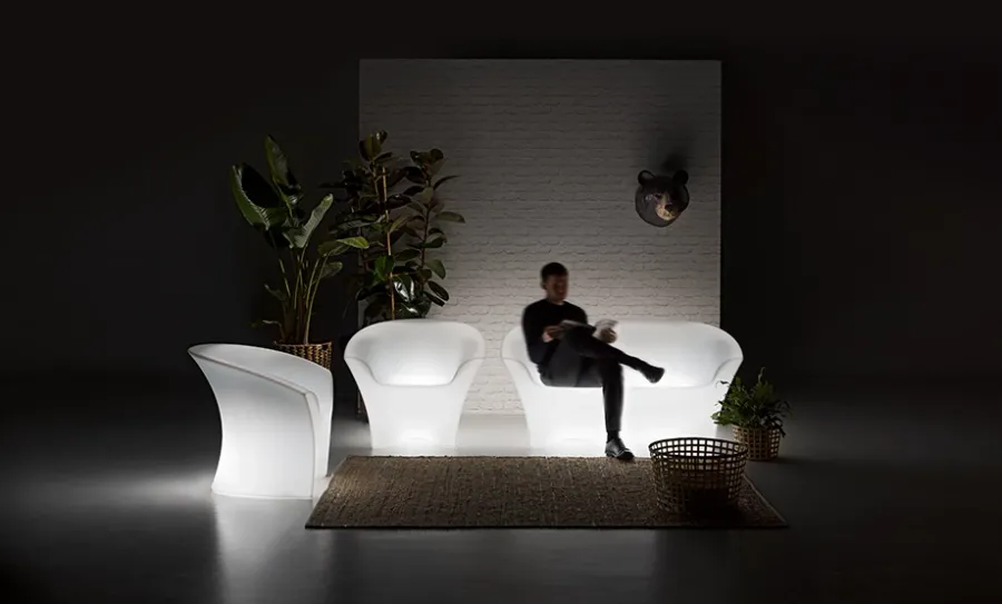 obrazek 2 Stylowa sofa do luksusowego ogrodu lub wnętrza podświetlana lampą led - Plust