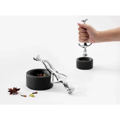 Zdjęcie Niezwykły moździerz w kształcie człowieka ze stali nierdzewnej i pojemnikiem