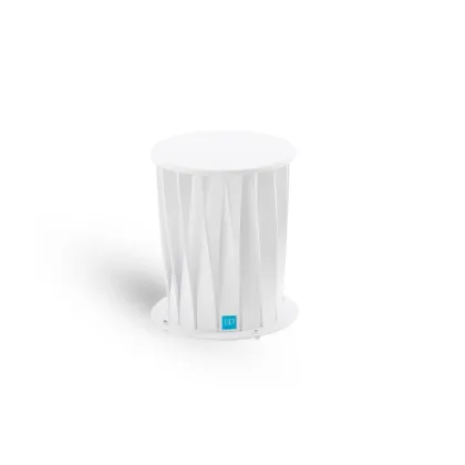 Zdjęcie Ekskluzywna aluminiowa biała lampa Aton ze skręconymi listwami do ogrodu lub na taras