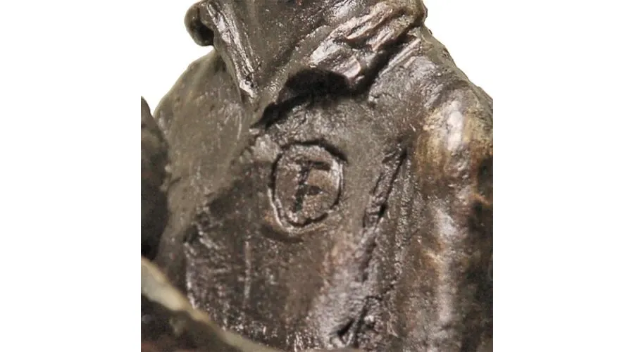 obrazek 3 Luksusowa figurka przypominająca piłkarza - wyjatkowy prezent z okazji rocznicy