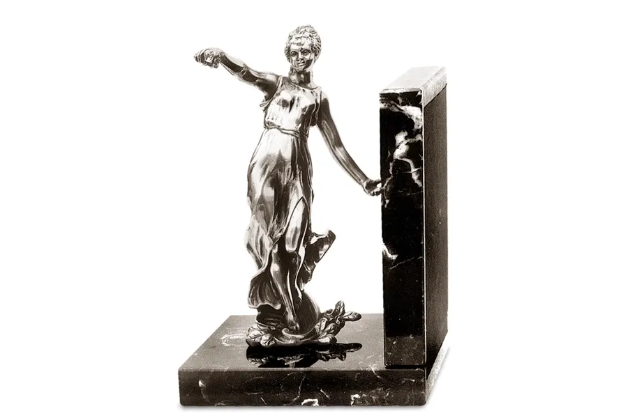 obrazek 1 Elegancka podpórka na książki z figurą kobiety