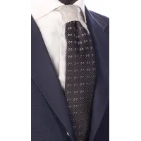 Zdjęcie Męski, kontrastowy krawat z jasnoszarym węzłem