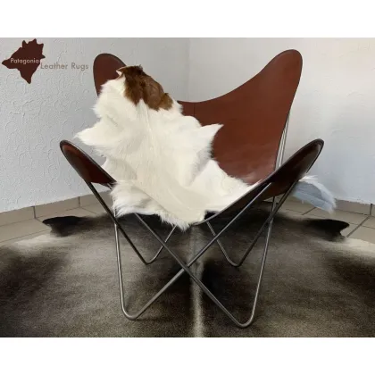 Zdjęcie Dywan z naturalnej skóry koziej do salonu - 108x70 cm