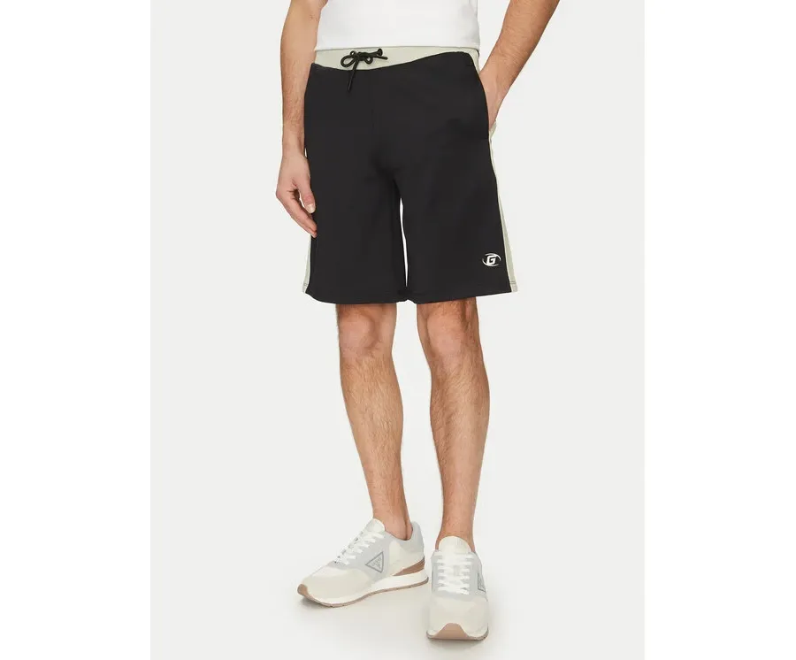 obrazek 1 Guess Szorty sportowe Z5GD08 KCRU2 Czarny Loose Fit