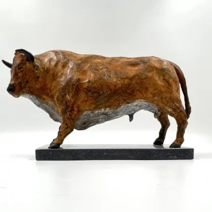 Zdjęcie Elegancka figurka byka z brązu - niebanalny prezent na różne okazje