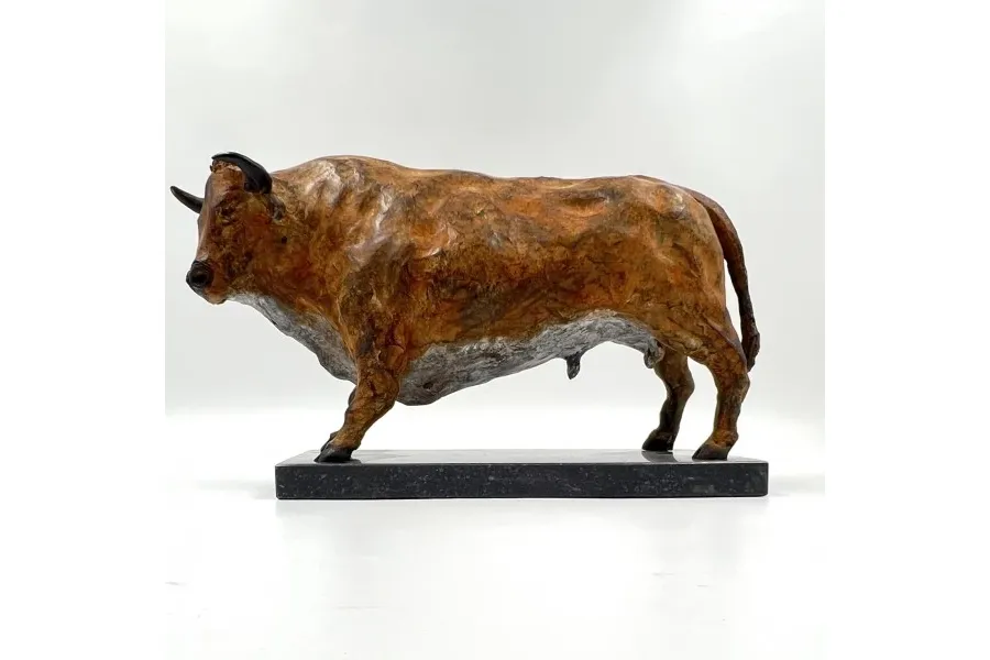 obrazek 1 Elegancka figurka byka z brązu - niebanalny prezent na różne okazje