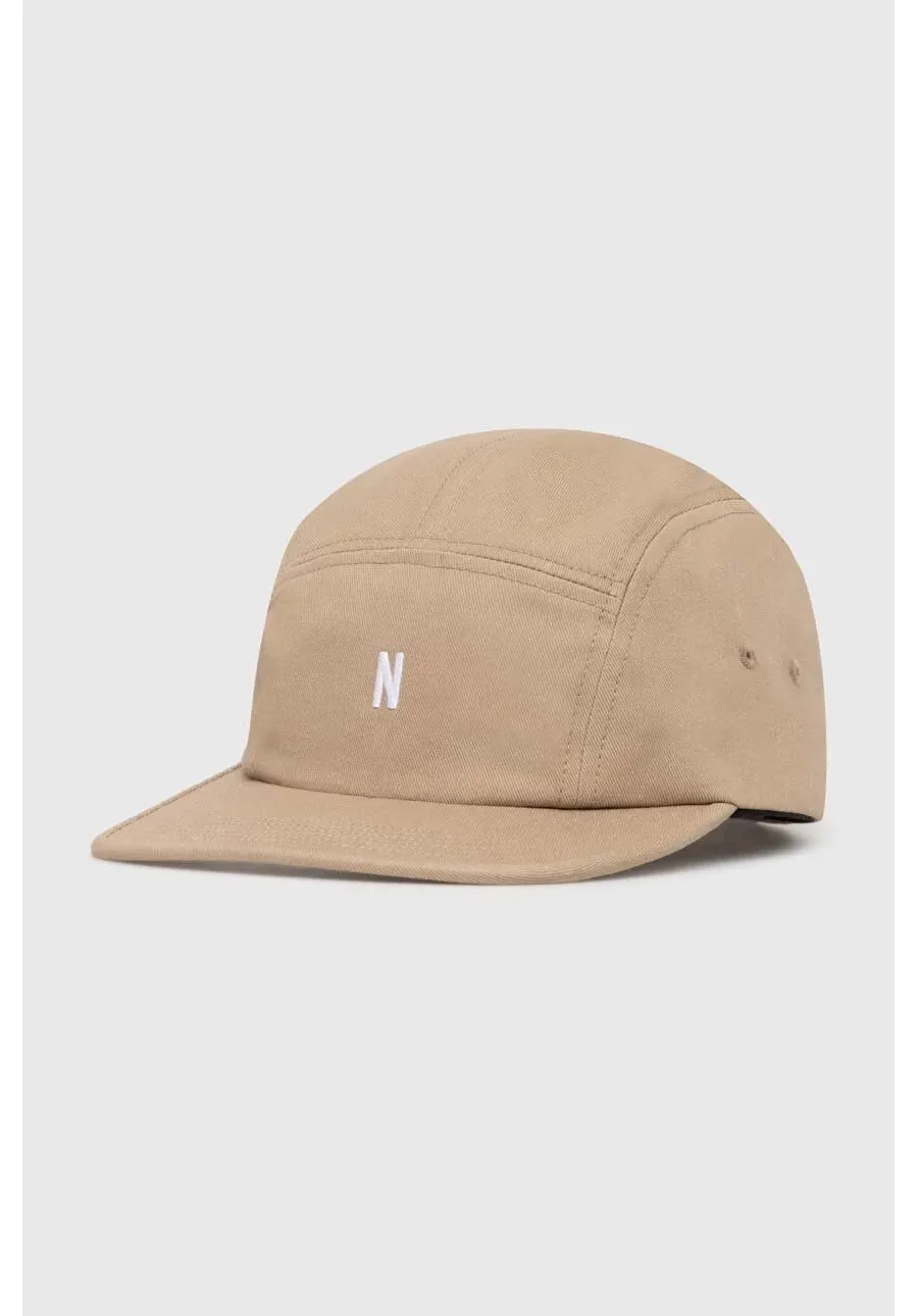 obrazek 1 Norse Projects czapka z daszkiem bawełniana Twill 5 Panel Cap kolor beżowy gładka N80.0126.0966
