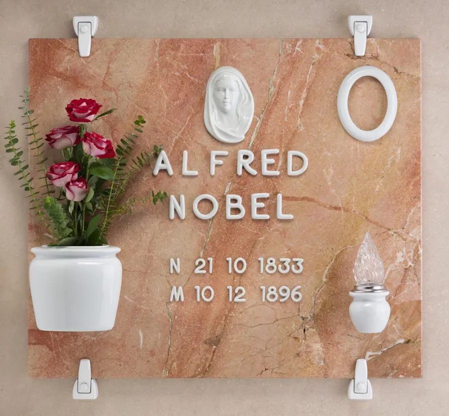 obrazek 2 Wykonana we Włoszech - porcelanowa lampa nagrobkowa