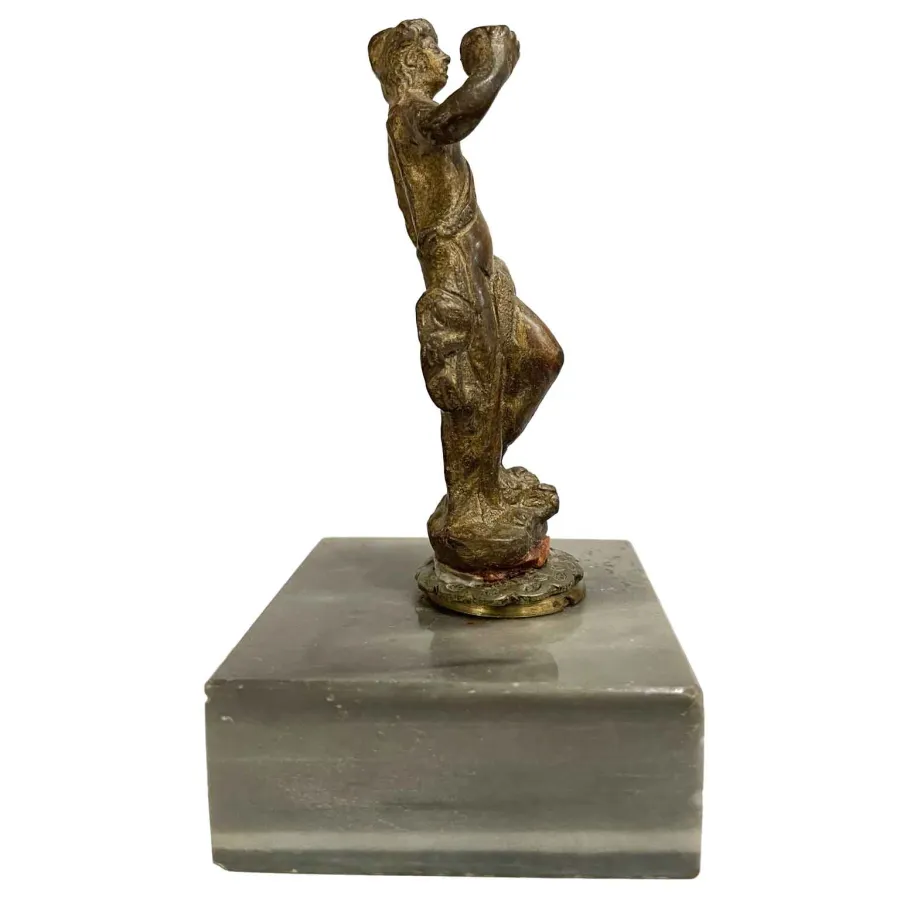 obrazek 3 Elegancka figurka w brązie Wenus z delfinem z XVII wieku