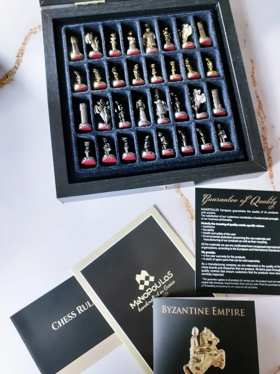 obrazek 7 Cudowny upominek w postaci kompletu szachowego z zieloną szachownicą