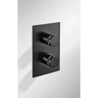 Zdjęcie Stalowe akcesorium wyposażeniowe do łazienki - bateria prysznicowa termostatyczna z dwukierunkową regulacją objętości