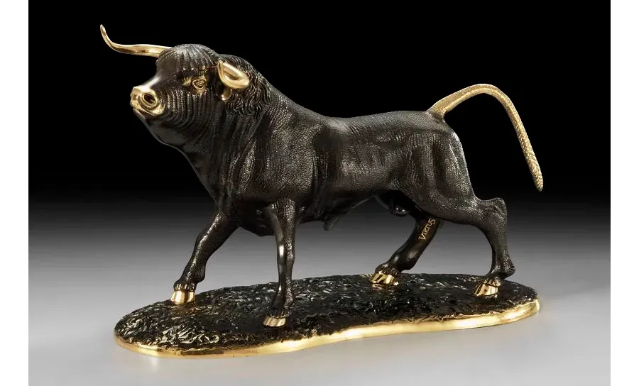 obrazek 1 Elegancka figura Byk na podstawie