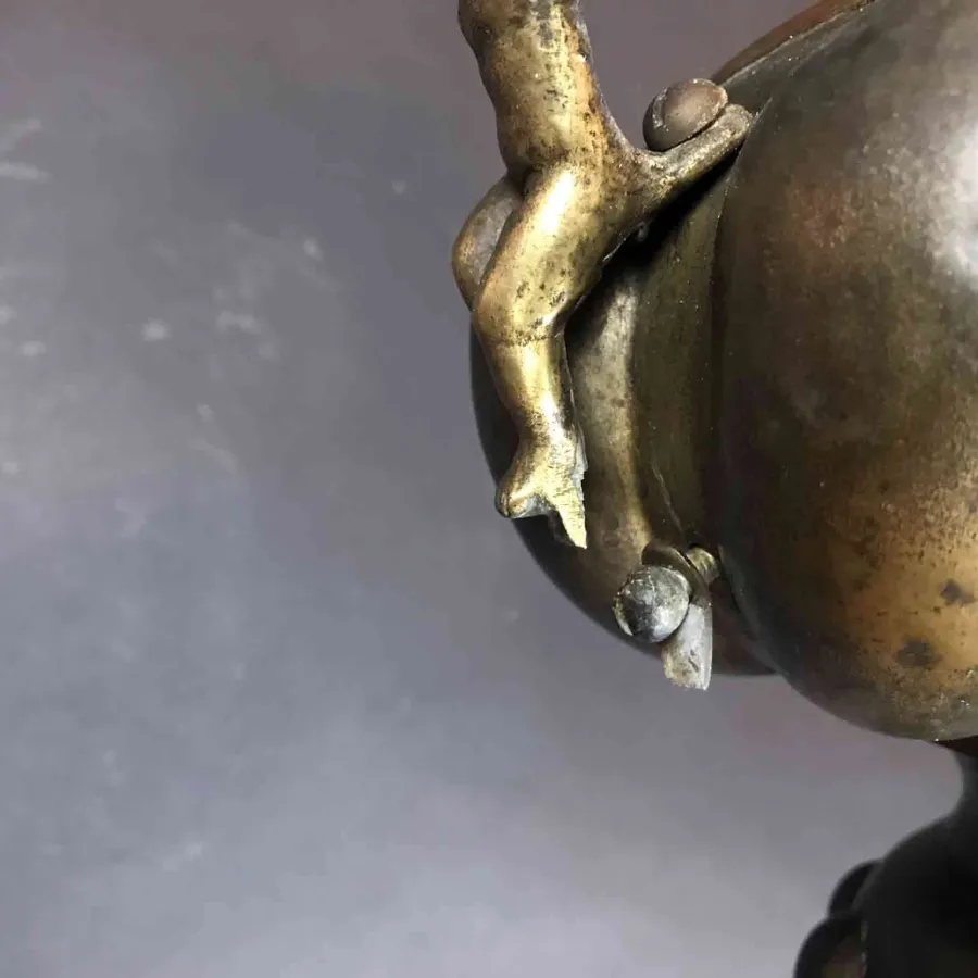 obrazek 6 Lampa z tłoczonej miedzi z górnym elementem z mosiądzu - vintage