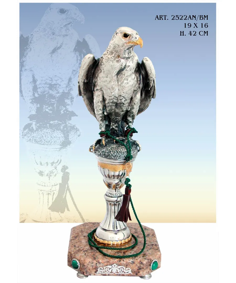 obrazek 1 Piękna figura dumnego orła