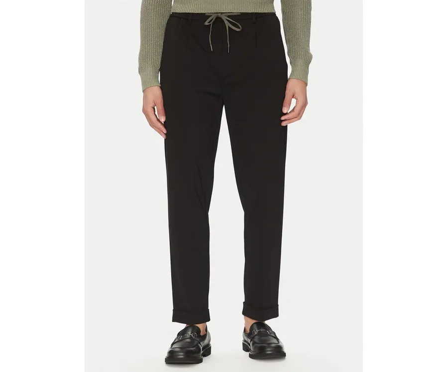 obrazek 1 Liu Jo Spodnie materiałowe QA5080 J4776 Czarny Regular Fit