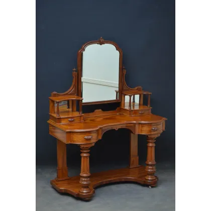 Zdjęcie Antyczna toaletka z XIX wieku