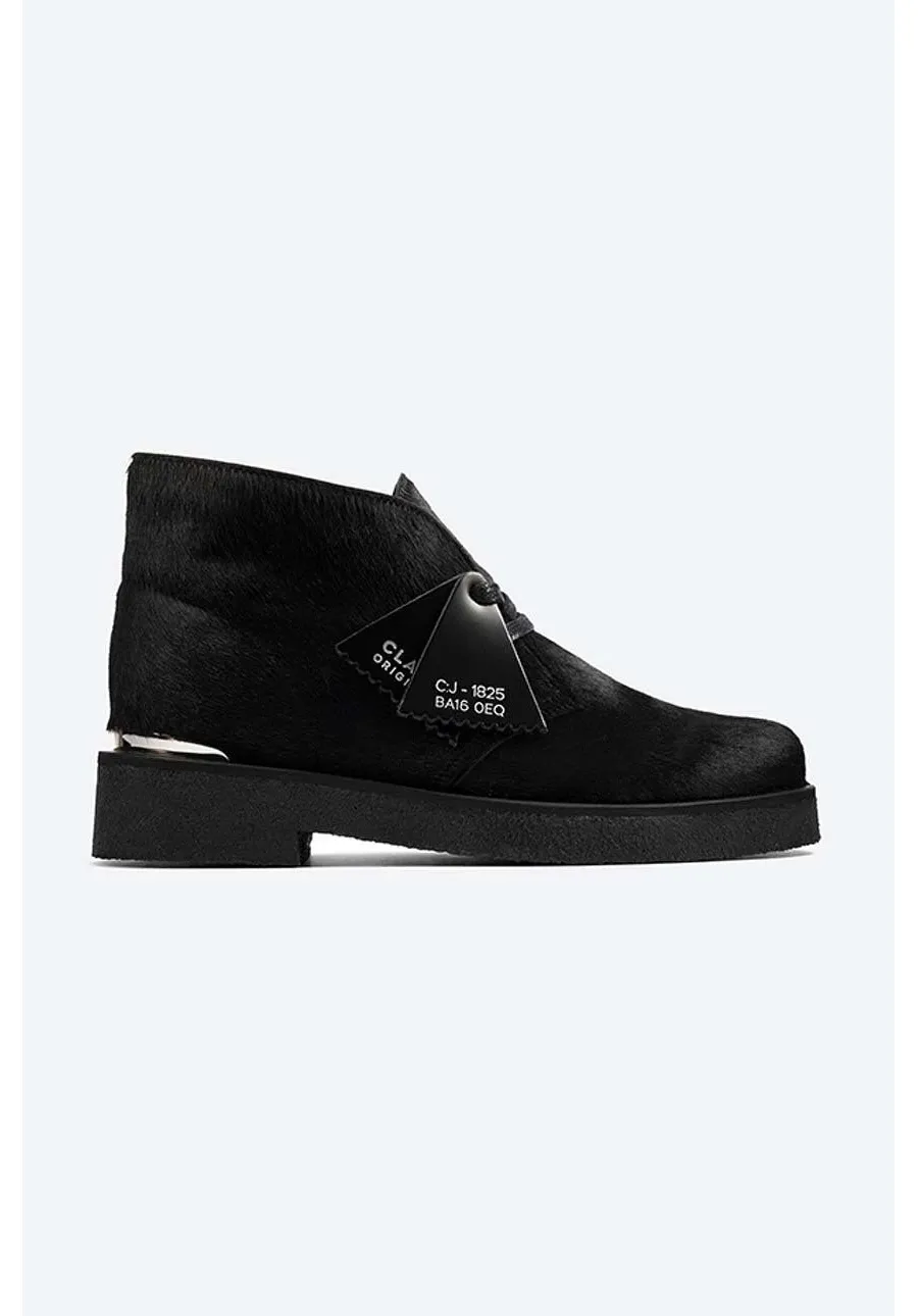 obrazek 1 Clarks Originals botki zamszowe Desert Boot damskie kolor czarny na płaskim obcasie 26162984