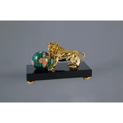 Zdjęcie Oryginalna figura lwa z zielonym globusem - ArtBe