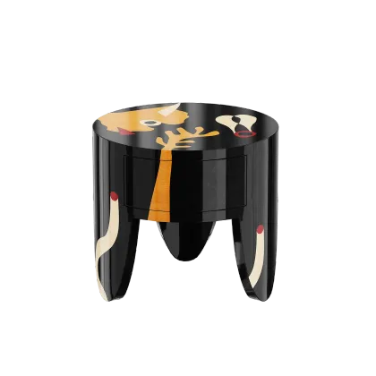 Zdjęcie Niepowtarzalny stolik nocny na trzech nogach